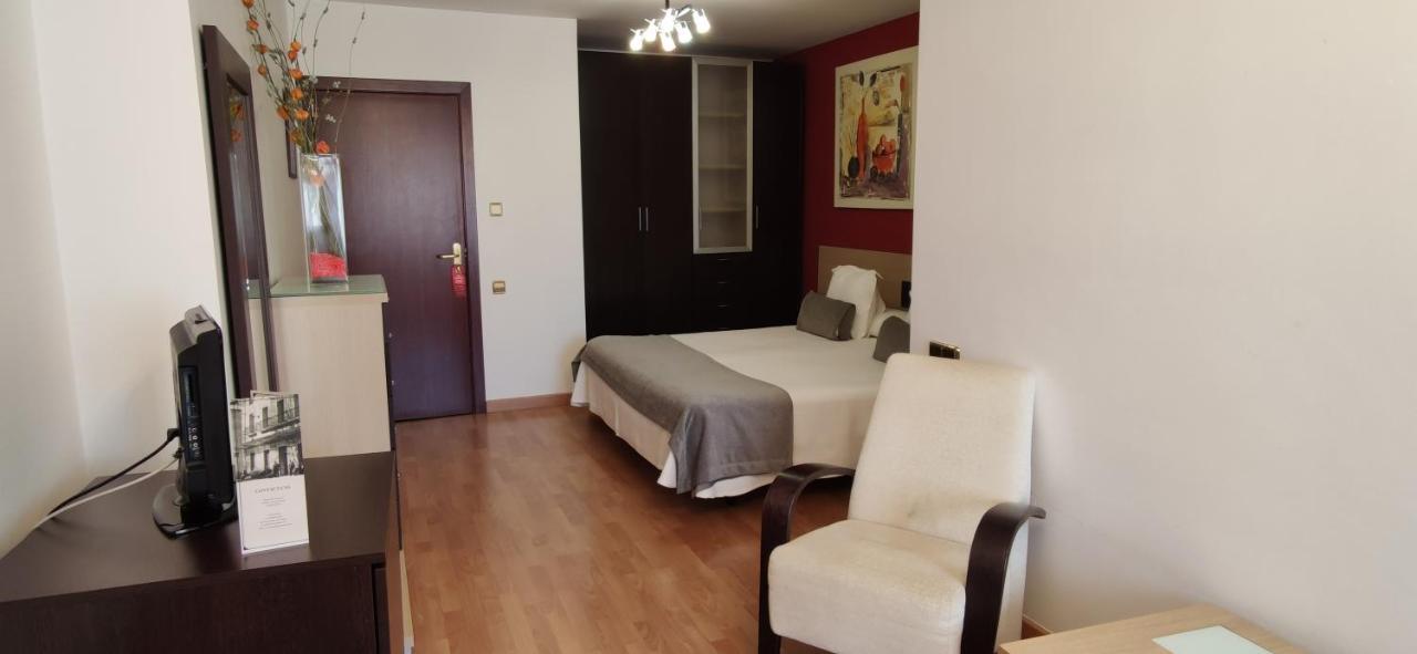 Hotel Segle XX Tremp Zewnętrze zdjęcie