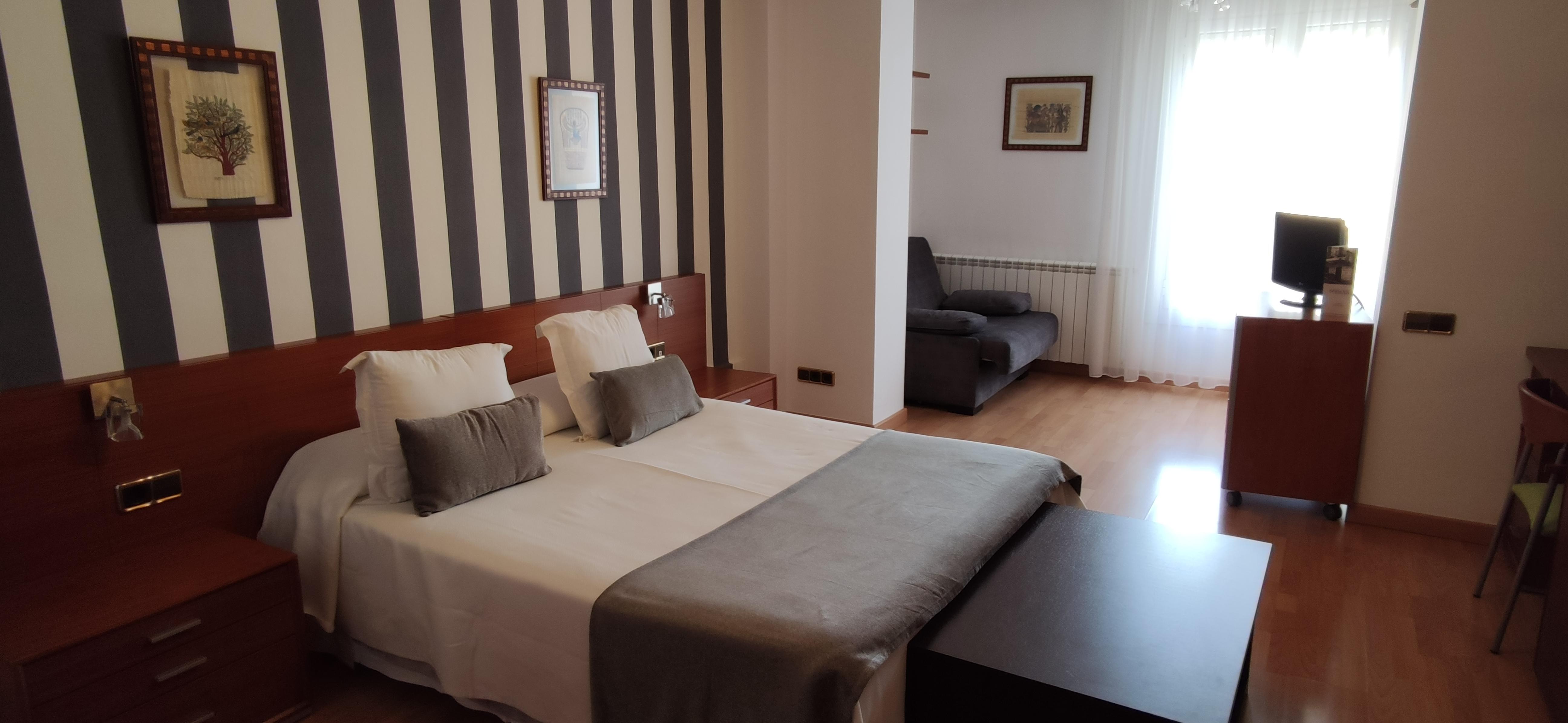 Hotel Segle XX Tremp Zewnętrze zdjęcie