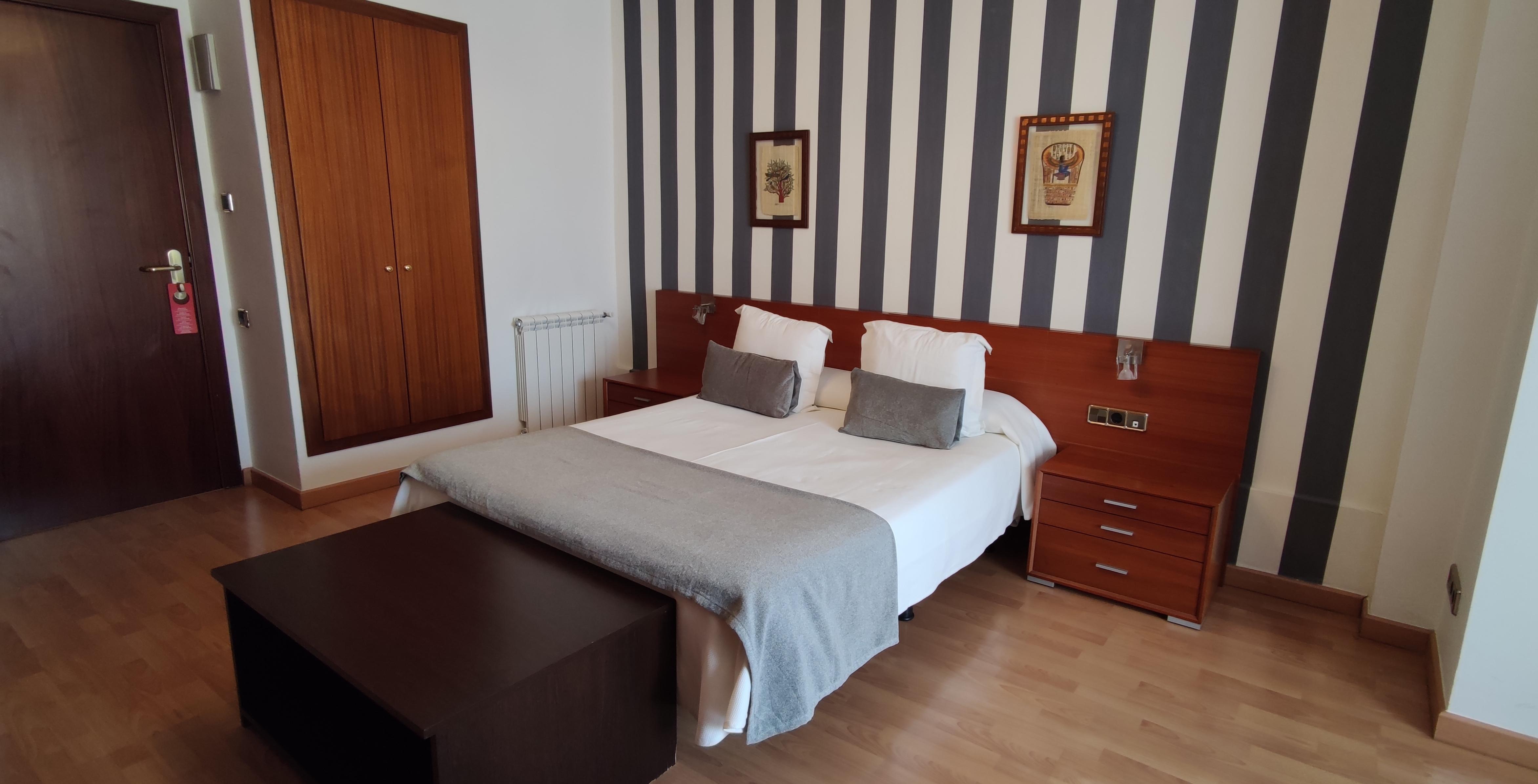 Hotel Segle XX Tremp Zewnętrze zdjęcie