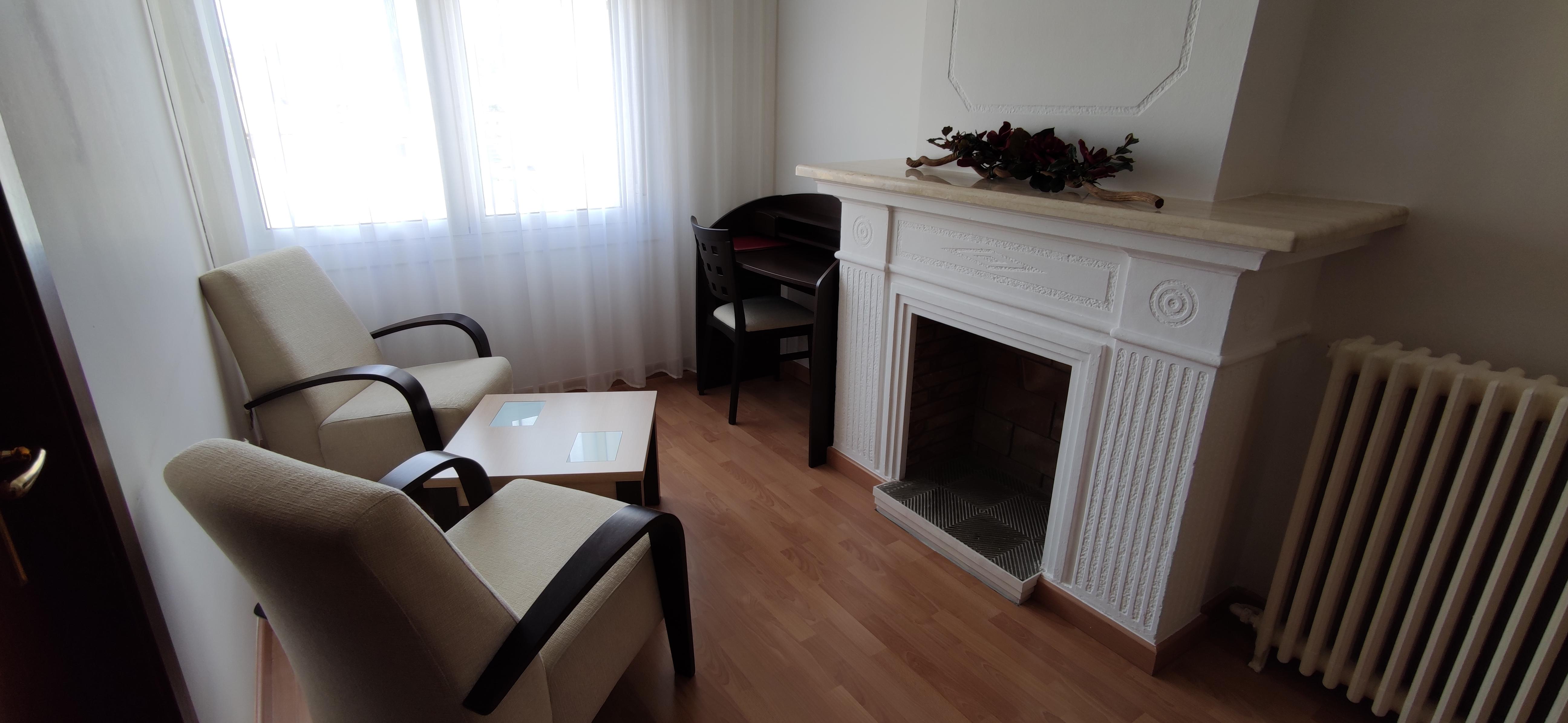 Hotel Segle XX Tremp Zewnętrze zdjęcie