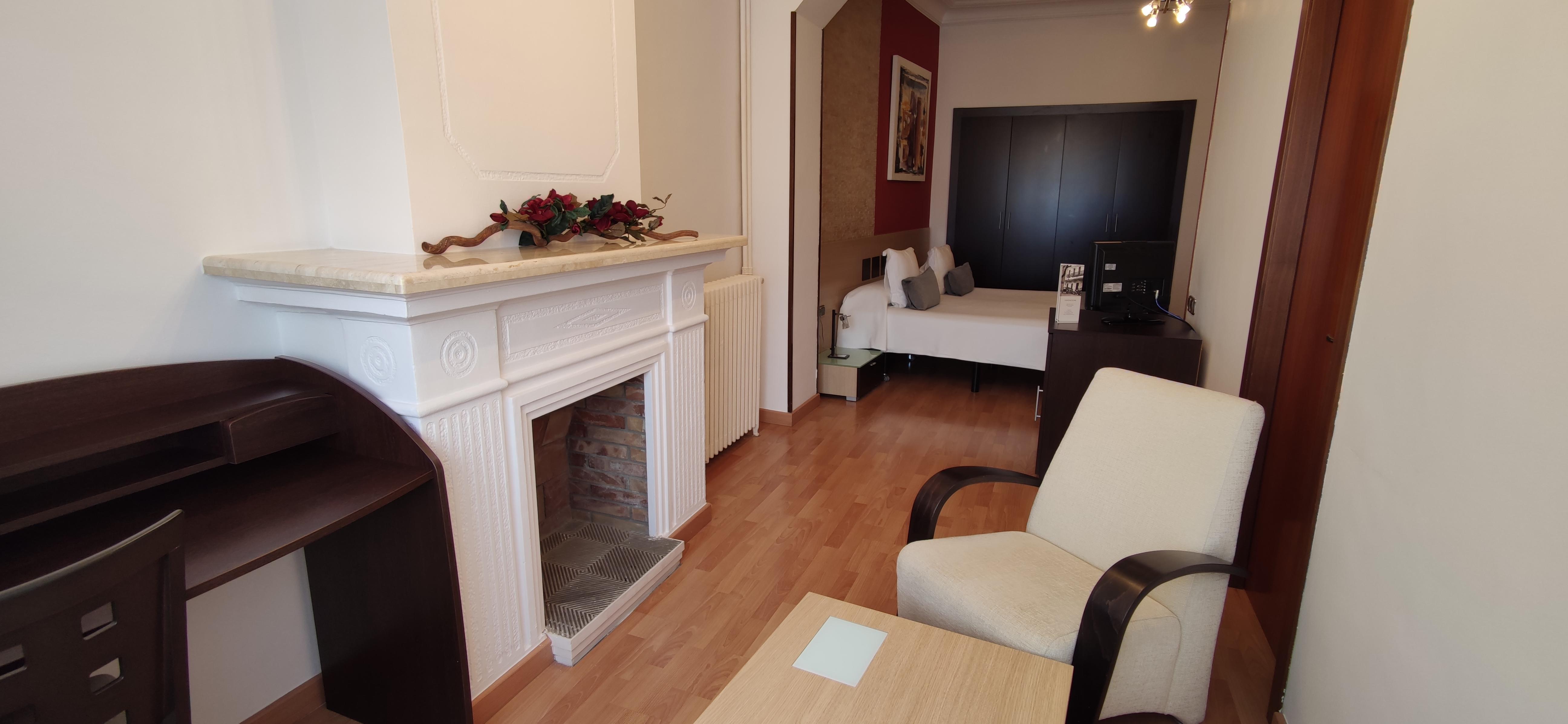 Hotel Segle XX Tremp Zewnętrze zdjęcie