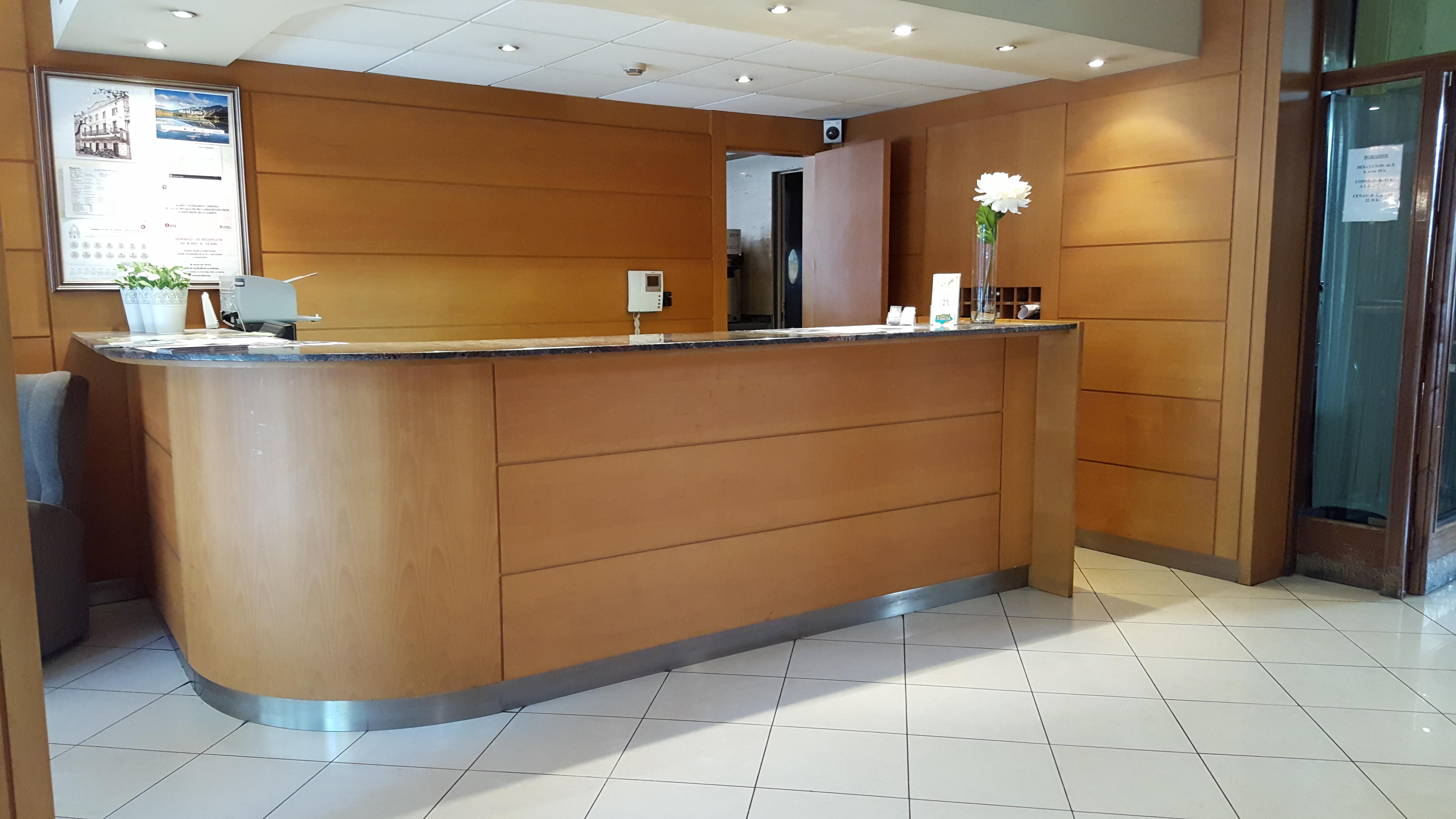 Hotel Segle XX Tremp Zewnętrze zdjęcie