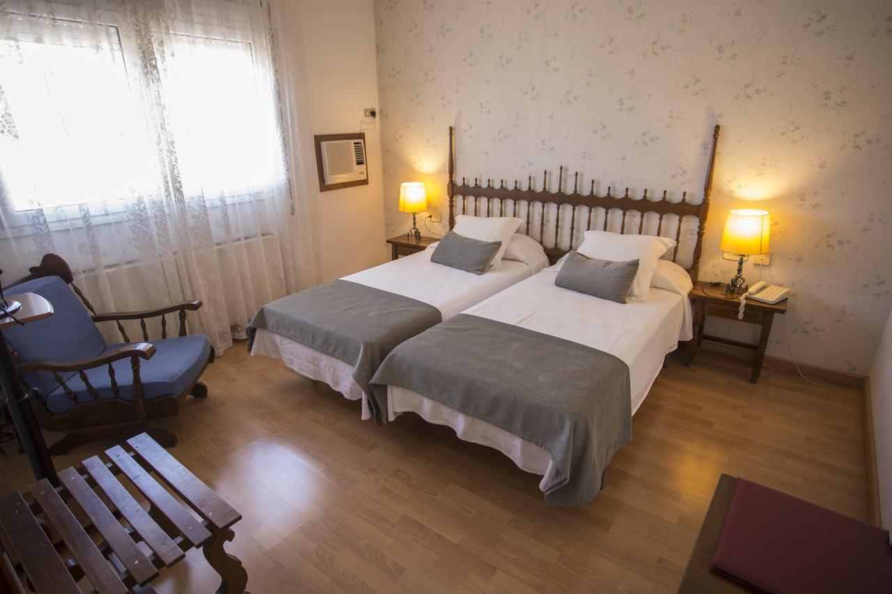Hotel Segle XX Tremp Zewnętrze zdjęcie