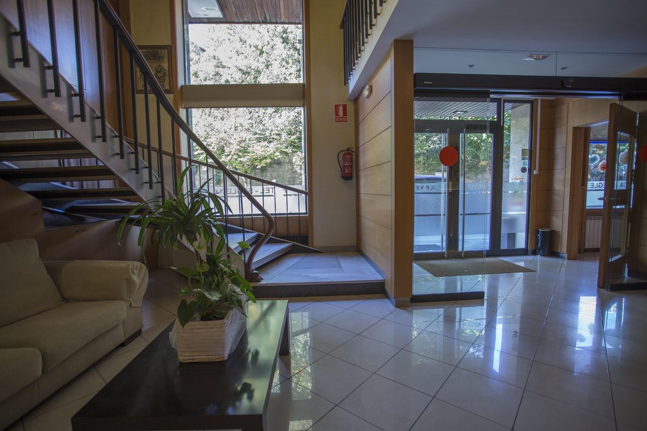 Hotel Segle XX Tremp Zewnętrze zdjęcie