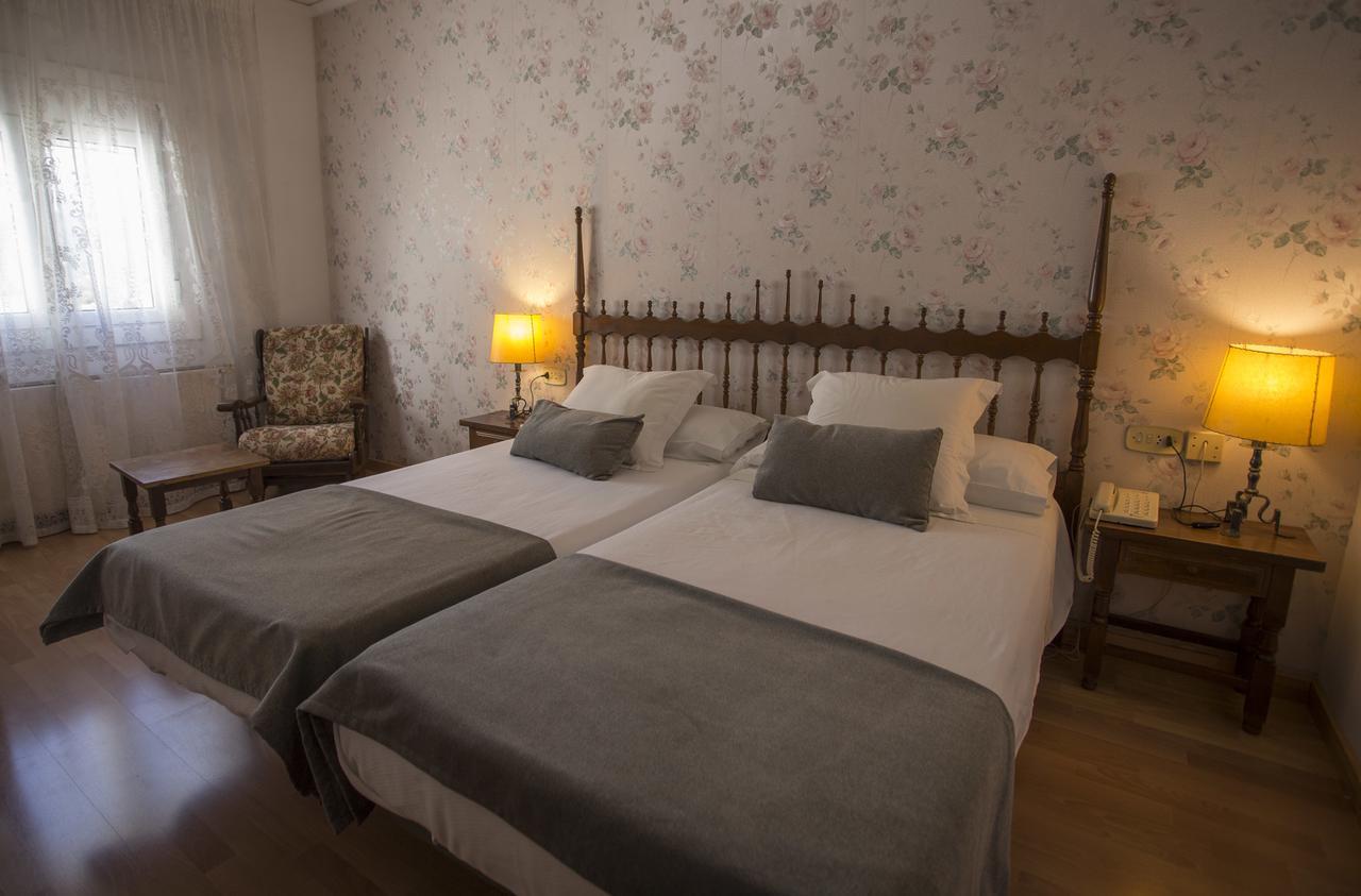 Hotel Segle XX Tremp Zewnętrze zdjęcie