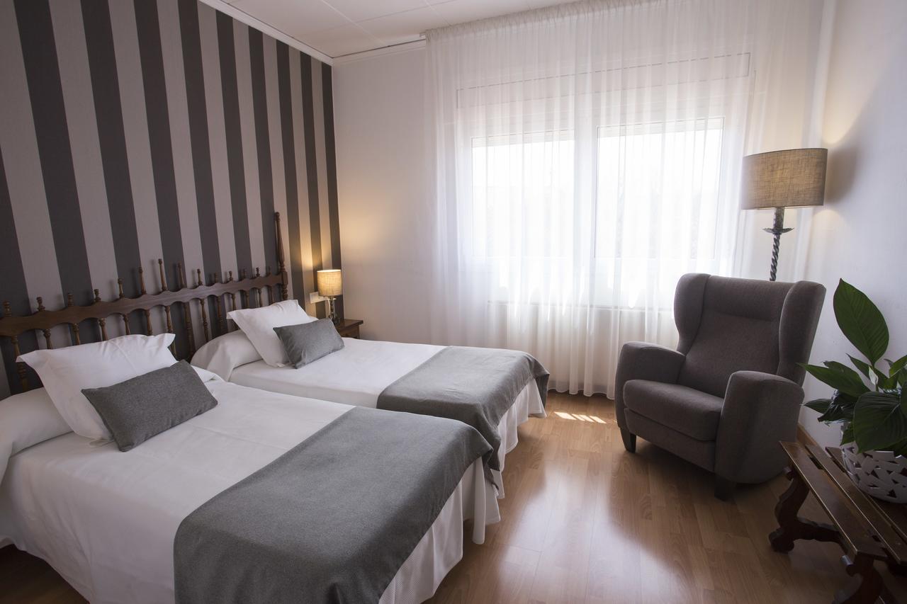 Hotel Segle XX Tremp Zewnętrze zdjęcie