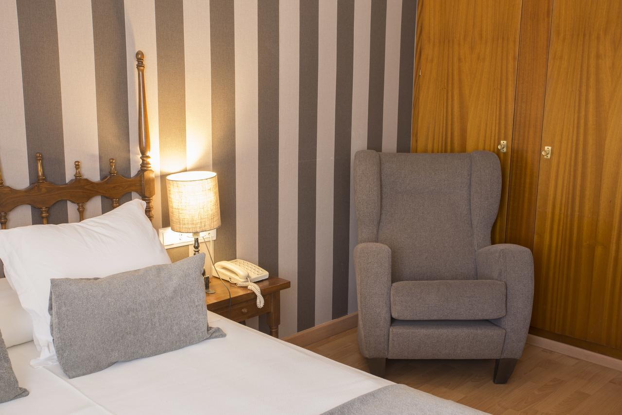 Hotel Segle XX Tremp Zewnętrze zdjęcie