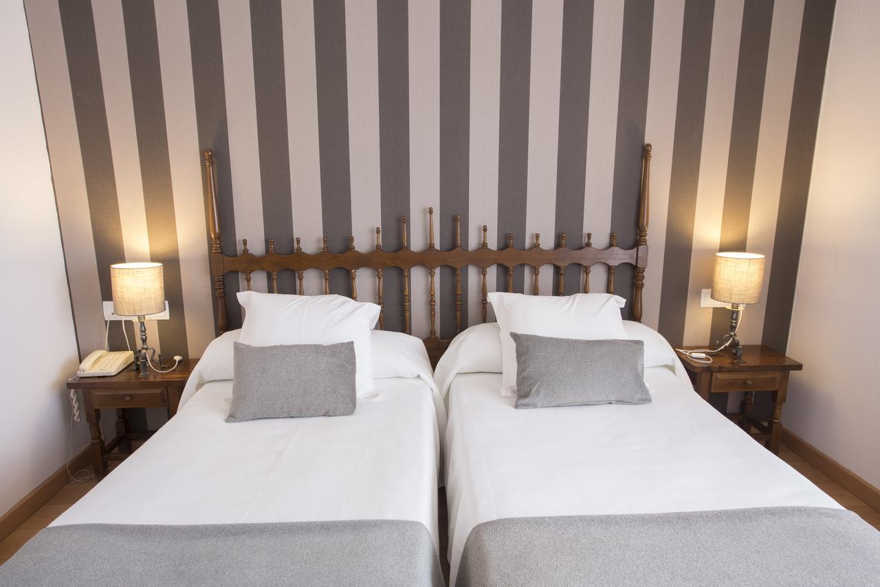 Hotel Segle XX Tremp Zewnętrze zdjęcie
