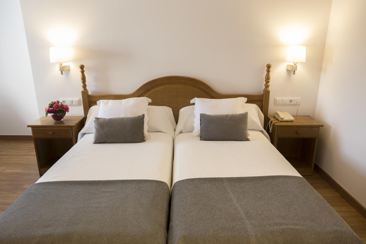 Hotel Segle XX Tremp Zewnętrze zdjęcie