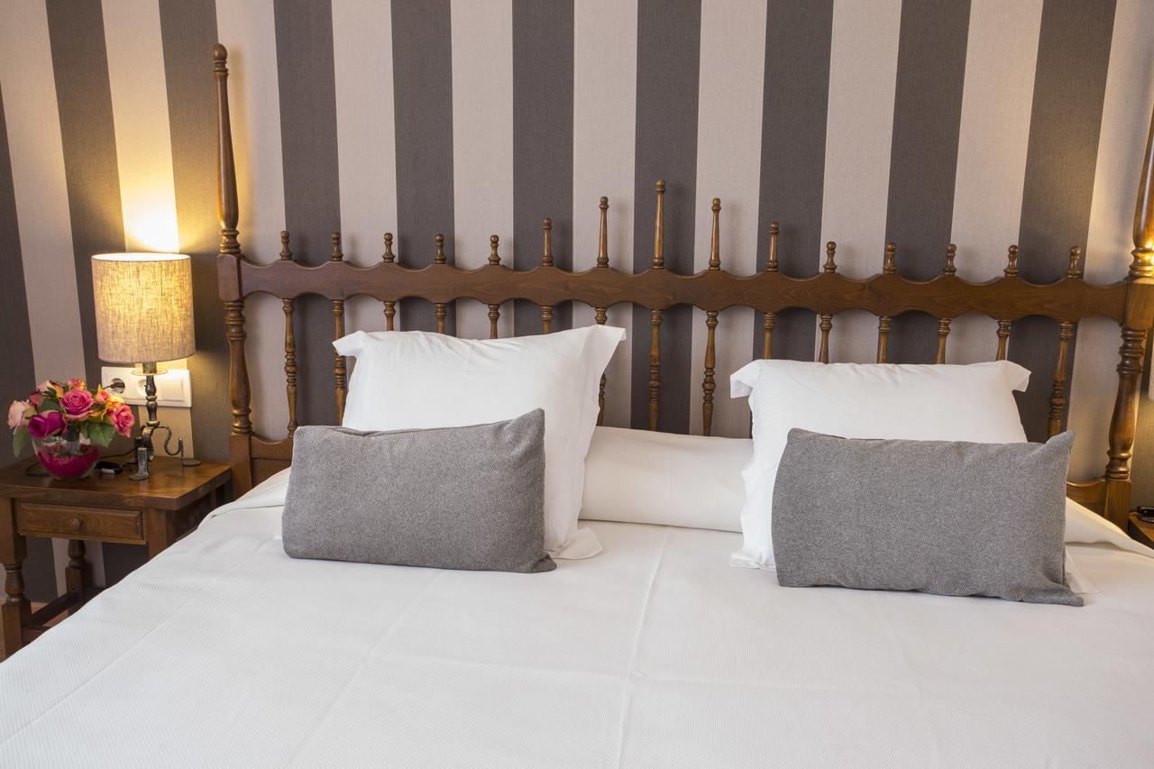 Hotel Segle XX Tremp Zewnętrze zdjęcie