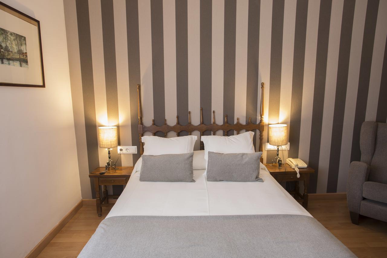 Hotel Segle XX Tremp Zewnętrze zdjęcie