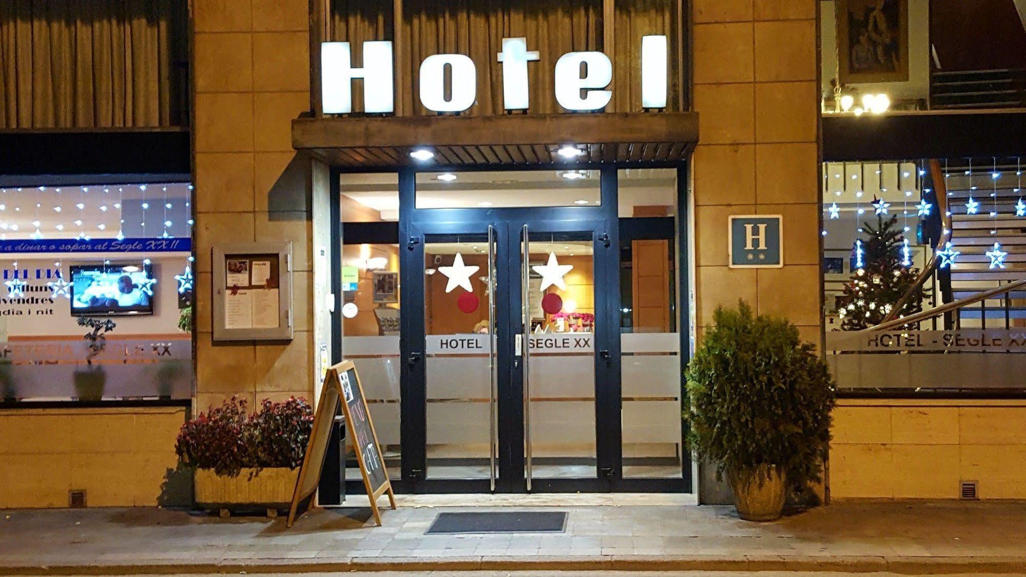 Hotel Segle XX Tremp Zewnętrze zdjęcie
