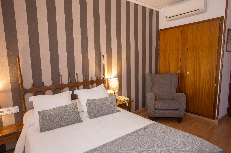 Hotel Segle XX Tremp Zewnętrze zdjęcie