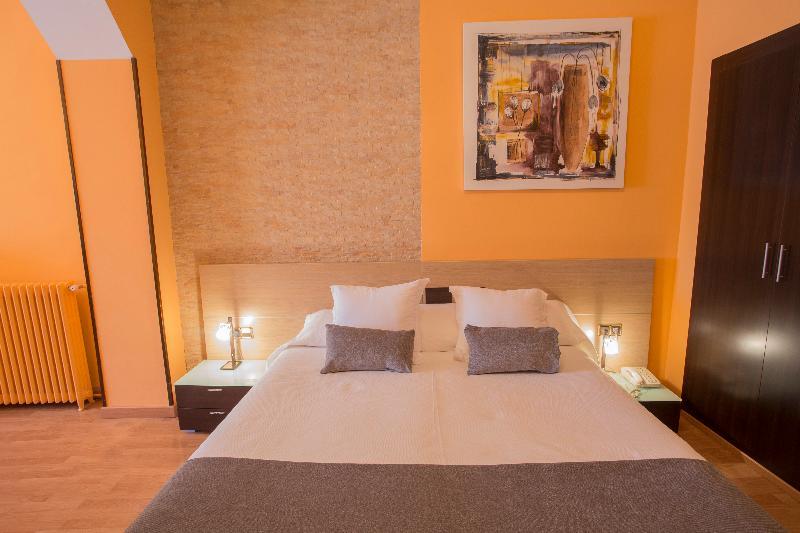 Hotel Segle XX Tremp Zewnętrze zdjęcie